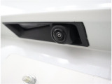 バックカメラが付いているので後方確認が非常にしやすいです。今や運転初心者も熟練者も必須装備!ついていて損はないですね♪