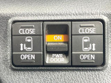 【両側パワースライドドア】スマートキーや運転席のスイッチで後席両側スライドドアの開閉が可能♪電動だから力を入れてドアを開ける必要が無く、小さなお子様でも簡単に開け閉めでき快適です♪