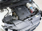 エンジンルームも非常にキレイです。RECS(吸気系エンジン内部洗浄システム)等のオプションメニューもご用命下さい。