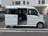 両側パワースライドドア付きだから、狭い駐車スペースなどでの 乗り降りラクラク!小さなお子さまのいるご家庭には嬉しい装備。