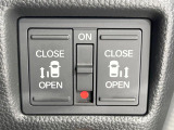 【両側パワースライドドア】スマートキーや運転席のスイッチで後席両側スライドドアの開閉が可能♪電動だから力を入れてドアを開ける必要が無く、小さなお子様でも簡単に開け閉めでき快適です♪