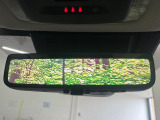 【デジタルインナーミラー】後席の大きな荷物や同乗者で後方が確認しづらい時でも安心!カメラが撮影した車両後方の映像をルームミラー内に表示。クリアな視界で状況の確認が可能です!