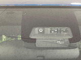 【トヨタセーフティセンス】走行中に前方の車両等を認識し、衝突しそうな時は警報とブレーキで衝突回避と被害軽減をアシスト。より安全にドライブをお楽しみいただけます。