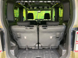 普段のお買い物や通勤、送迎等に十分な荷室スペースを確保しております。セカンドシートを倒すと、大きな荷物の積載も可能です♪