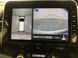 全方位モニターは、車両後方だけでなく、周囲の確認も可能です。