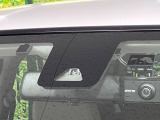 【スマートアシスト】走行中に前方の車両等を認識し、衝突しそうな時は警報とブレーキで衝突回避と被害軽減をアシスト。より安全にドライブをお楽しみいただけます。
