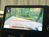 【バックカメラ】駐車時に後方がリアルタイム映像で確認できます。大型商業施設や立体駐車場での駐車時や、夜間のバック時に大活躍!運転スキルに関わらず、今や必須となった装備のひとつです!