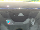 【スマートブレーキサポート】走行中に前方の車両等を認識し、衝突しそうな時は警報とブレーキで衝突回避と被害軽減をアシスト。より安全にドライブをお楽しみいただけます。