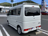 向かい側にサービス工場完備。車検・メンテもお任せください!