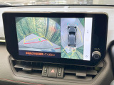 【パノラミックビューモニター】専用のカメラにより、上から見下ろしたような視点で360度クルマの周囲を確認することができます☆死角部分も確認しやすく、狭い場所での切り返しや駐車もスムーズに行えます。