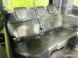 床下収納式のサードシートです。座席部分をコンパクトに収納でき、広大な荷室スペースとしてお使いいただけます!乗車人数や荷物の量など利用シーンに合わせて3列目を有効活用でき、とっても便利♪
