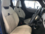 MINIの少し硬めのシートは乗り降りもしやすく、長距離ドライブでも疲れません。