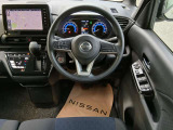 視界が良く操作しやすい運転席 様々なスイッチ類が安全と快適をお届けいたします。