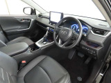 シンプルで使いやすいデザインの運転席です。