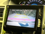 【バックカメラ】駐車時に後方がリアルタイム映像で確認できます。大型商業施設や立体駐車場での駐車時や、夜間のバック時に大活躍!運転スキルに関わらず、今や必須となった装備のひとつです!