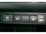 充電用、通信用USB端子付き。充電もできますがオーディオと有線で繋いで音楽を楽しんだり、Car Playをお楽しみいただけます。