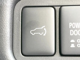 【パワーバックドア】スマートキーや運転席のボタンを押すだけでリアゲートが自動で開閉します!荷物を持っている時や、高い位置にあるバックドアを閉める際に便利な機能です♪
