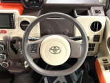 インテリアに合わせたデザインのステアリングは、運転される方のことも考え、運転しやすい形状、大きさです。是非一度、実際に触ってお確かめください。