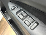 【電動格納ミラー】サイドミラーは電動格納式となっており、狭い駐車場でもキズがつくリスクを抑えられます。