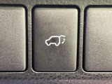 【パワーバックドア】スマートキーや運転席のボタンを押すだけでリアゲートが自動で開閉します!荷物を持っている時や、高い位置にあるバックドアを閉める際に便利な機能です♪