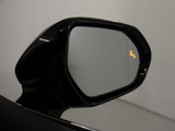 BSM(ブラインドスポットモニタ)!隣の車線を走る車両をレーダーで検知し、ドアミラーでは確認しにくい後側方エリアに存在する車両に加えて、急接近してくる車両も検知します。