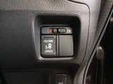 左側電動スライドドアは運転席からでも操作ができるように、ハンドル付近に開閉の操作スイッチが付いています。