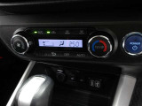 車内の温度管理に便利なオートエアコン☆