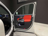 【メモリー付きパワーシート】3名までのシートポジションを記憶できるパワーシート!運転席のみ、ドアミラー・ステアリング位置も記憶可能です。高速道路などでの、運転交代時などに便利な機能です☆