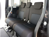 ゆとりある広々とした車内空間は、ドライブを始め買い物やレジャーなど、幅広く活躍します。一人でもみんなとでもお出かけを楽しみましょう!
