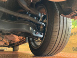 お車を安心してお乗りいただく為には、足回りの定期点検が欠かせません。サービスサポート(有償保証)では無料点検もご提供しており、安心のカーライフをお過ごしいただけるサポート体制が整っています。