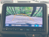 【バックカメラ】駐車時に後方がリアルタイム映像で確認できます。大型商業施設や立体駐車場での駐車時や、夜間のバック時に大活躍!運転スキルに関わらず、今や必須となった装備のひとつです!