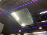 解放感溢れる【サンルーフ】☆車内には爽やかな風や太陽の穏やかな光が差し込みます☆