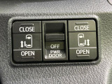 【両側スライドドア】駐車場で隣の車との間隔が狭く乗りにくい時、スライドドアなら安心!ドアオープン時も幅を取らず、開口部が広いので乗り降りがとっても簡単です。大きな荷物の出し入れも後席から可能♪