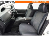 窓が大きく開放的な車内空間。長距離運転も疲れにくい。