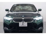 キドニーグリルとアルピナバンパーが特徴的なフロントマスク。BMWベースながらアルピナならではのアクセントが効いた精悍な表情に仕上がっております。