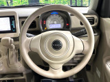 インテリアに合わせたデザインのステアリングは、運転される方のことも考え、運転しやすい形状、大きさです。是非一度、実際に触ってお確かめください。