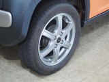 タイヤのホイールの細かいところまでキレイいにしてからお渡しします!