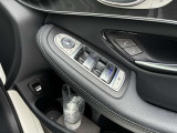 パワーシートの操作は、スイッチがシートの形状をしておりますので、ダイレクトに調節が可能でございます。