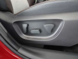 パワーシート搭載。微妙な調整が手軽にでき、ピッタリのポジションで運転することが可能です。