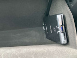ETC車載機は助手席側のグローブボックス内部に取り付けられております。盗難防止に役立ちますし、邪魔になる事にもなりません!
