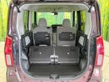 普段のお買い物や通勤、送迎等に十分な荷室スペースを確保しております。セカンドシートを倒すと、大きな荷物の積載も可能です♪