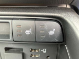 シートヒーターを装備して、寒い時期のドライブでも心地よく走行を楽しめる車です。