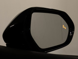 BSM(ブラインドスポットモニタ)!隣の車線を走る車両をレーダーで検知し、ドアミラーでは確認しにくい後側方エリアに存在する車両に加えて、急接近してくる車両も検知します。