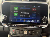 電気自動車(EV)ライフを快適にサポートする日産純正ナビが装備されています。
