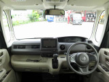 視界が広く開放感のある運転席まわりです!