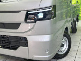 【LEDヘッドライト】悪天候や夜間走行時も良好な視界を確保し安心して運転できる高輝度LEDヘッドライトを装備!点灯速度が早く、消費電力も抑えられています。