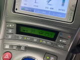 【オートエアコン】一度お好みの温度に設定すれば、車内の温度を検知し風量や温度を自動で調整。暑い&hellip;寒い&hellip;と何度もスイッチ操作をする必要はありません。快適な車内空間には必須の機能ですね♪