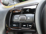 ブルートゥースに接続すれば、スマホに入れている音楽が聞けたり運転中に電話がかかってきてしまった場合もハンドルから電話を取ることができます!