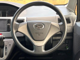 インテリアに合わせたデザインのステアリングは、運転される方のことも考え、運転しやすい形状、大きさです。是非一度、実際に触ってお確かめください。