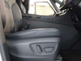 パワーシート搭載。微妙な調整が手軽にでき、ピッタリなポジションで運転することが可能です。